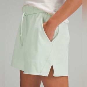 Lululemon Cinchable Waist High Rise Woven Shorts Size Medium